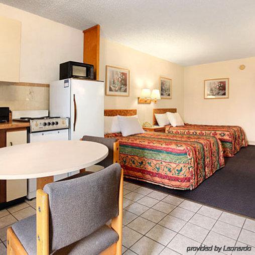 Express Inn & Suites Clearwater Pinellas Park Habitación foto