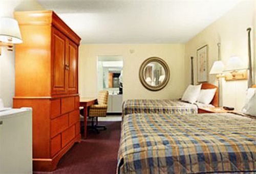 Express Inn & Suites Clearwater Pinellas Park Habitación foto